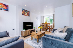 NEW! Spacious 2-bed house in Newcastle-under-Lyme by 53 Degrees Property, Ideal for Business & Contractors - Sleeps 5-6!
